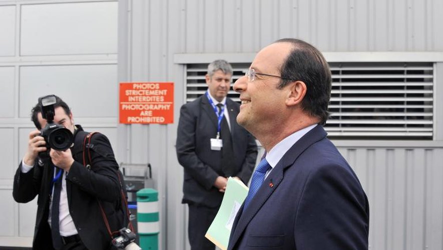 Le président François Hollande sur le site Michelein de Cebezat près de Clermont-Ferrand, le 18 avril 2014