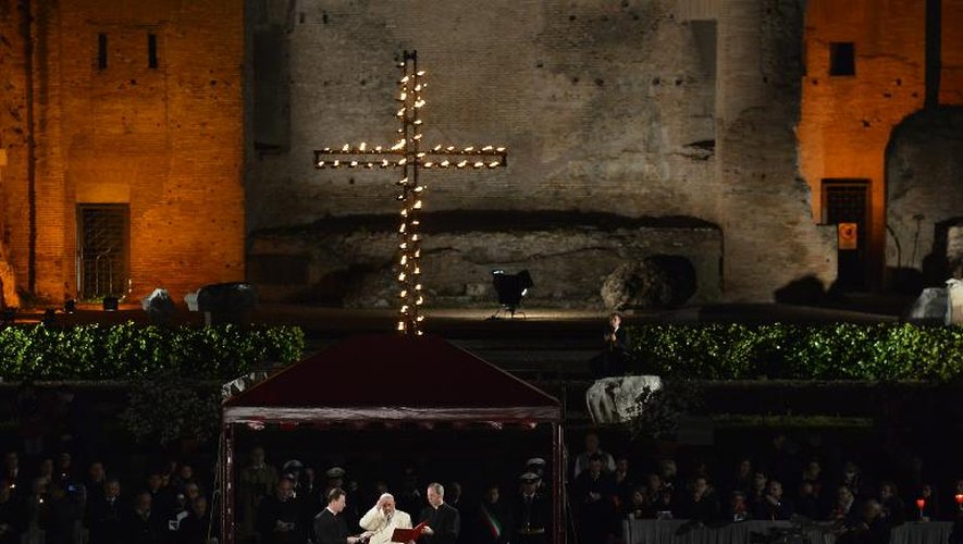 Le Pape François lors de la célébration du Chemin de croix au Colisée à Rome, le 18 avril 2014