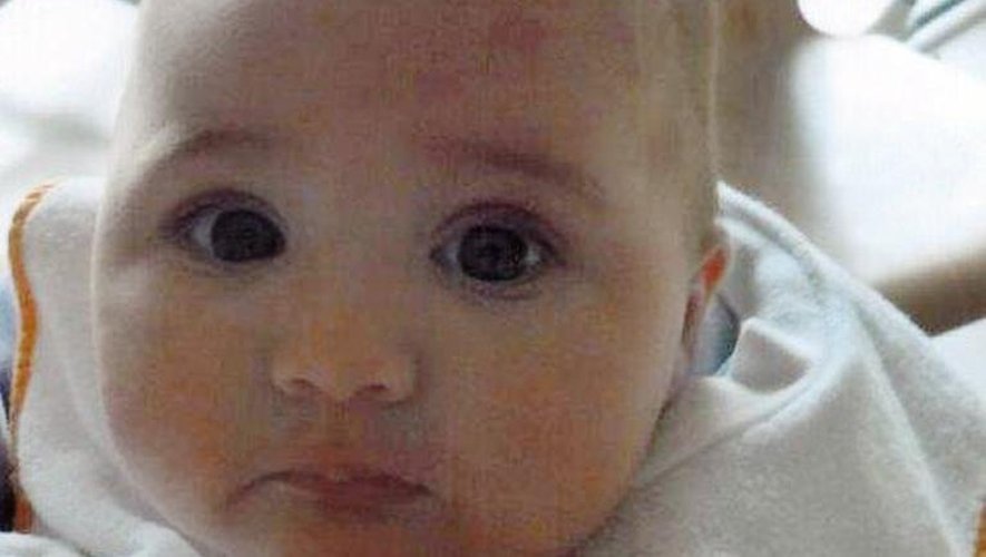 Photo fournie le 18 avril 2014 par la police judiciare montrant Miah, bébé de sexe féminin, âgée de 4 mois et demi et de santé fragile qui a été enlevée par sa mère