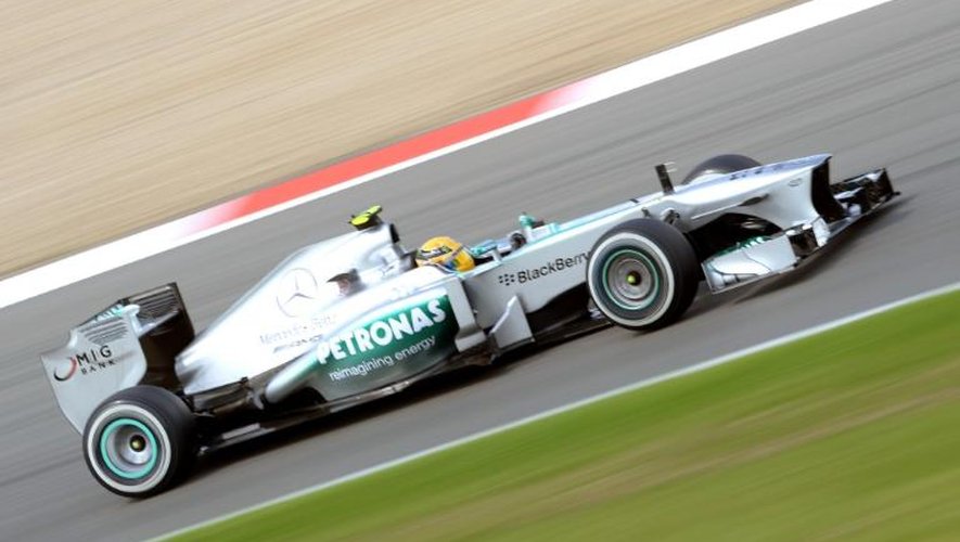 Le pilote britannique Lewis Hamilton au volant de sa Mercedes pendant les qualifications du GP d'Allemagne de F1 le 6 juillet 2013 au Nurburgring