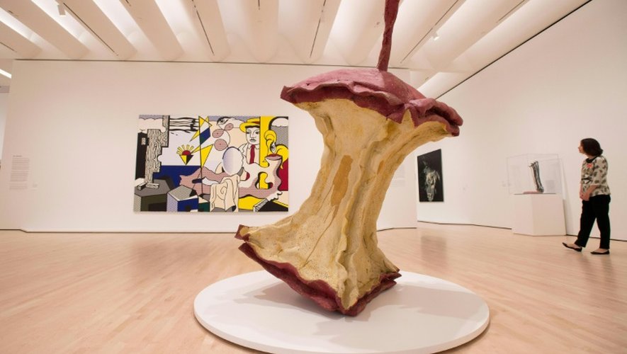 Une oeuvre de Claes Oldenburg et Coosje van Bruggen exposée au Museum of Modern Art (SFMOMA) le 28 avril 2016 à San Francisco