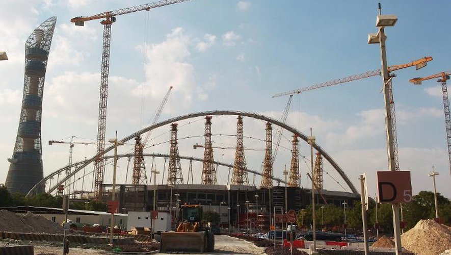 Rénovation du stade Khalifa à Doha en prévision du Mondial de foot 2022, le 13 novembre 2014