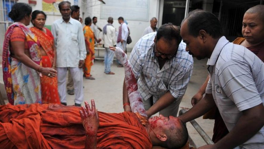 Un moine blessé par une explosion  le 7 juillet 2013 devant le temple de Bodh Gaya en Inde