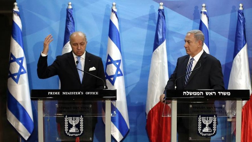 Laurent Fabius (g) et le premier ministre israélien Benjamin Netanyahu le 21 juin 2015 à Jérusalem