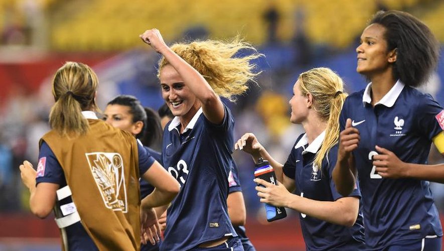 Les Bleues explosent de joie après leur victoire sur la Corée du Sud en 8e de finale du Mondial féminin, le 21 juin 2015 à Montréal