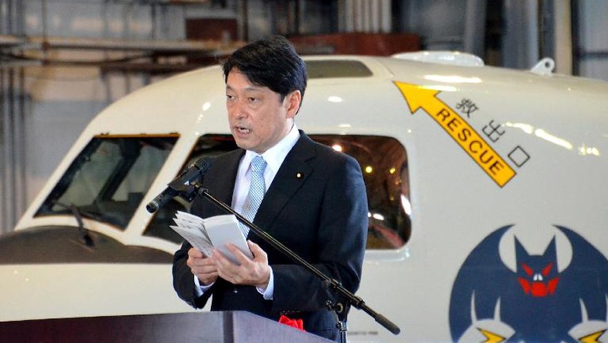 Le ministre de la défense japonais Itsunori Onodera à Naha le 20 avril 2014