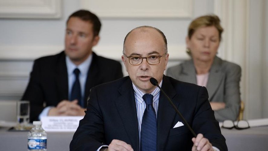 Le ministre de l'Intérieur Bernard Cazeneuve à Paris le 10 avril 2014