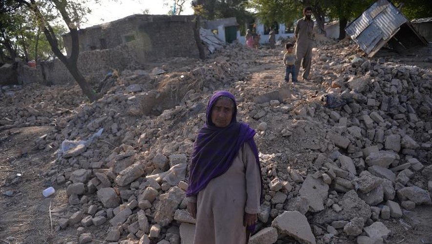 Mirjan, une Pakistanaise obligée de quitter son bidonville détruit par les autorités à Islamabad, le 16 avril 2014