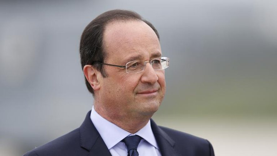 Le président François Hollande à Villacoublay le 20 avril 2014