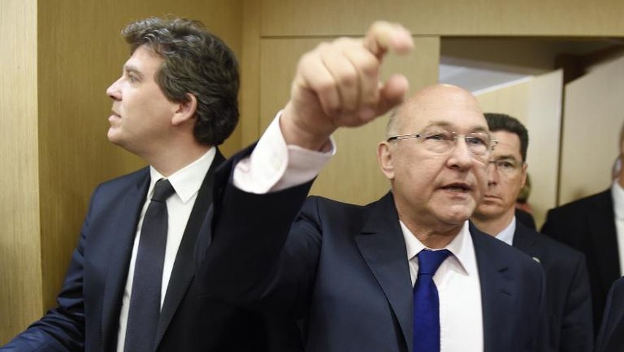 Le ministre de l'Economie (à gauche) Arnaud Montebourg, et le ministre des Finances Michel Sapin, à Lyon le 22 avril 2014