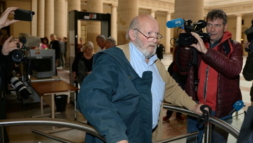 Jean-Claude Mas, le fondateur de la société PIP, arrive devant la cour d'appel d'Aix-en-Provence (Bouches-du-Rhône), le 2 mai 2016
