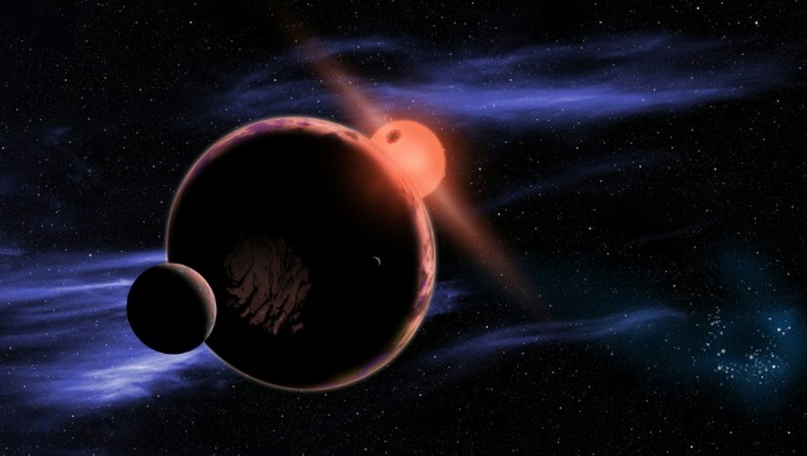 Vue d'artiste du 6 février 2013, montrant une hypothétique planète avec deux lunes en orbite dans la zone habitable d'une naine rouge