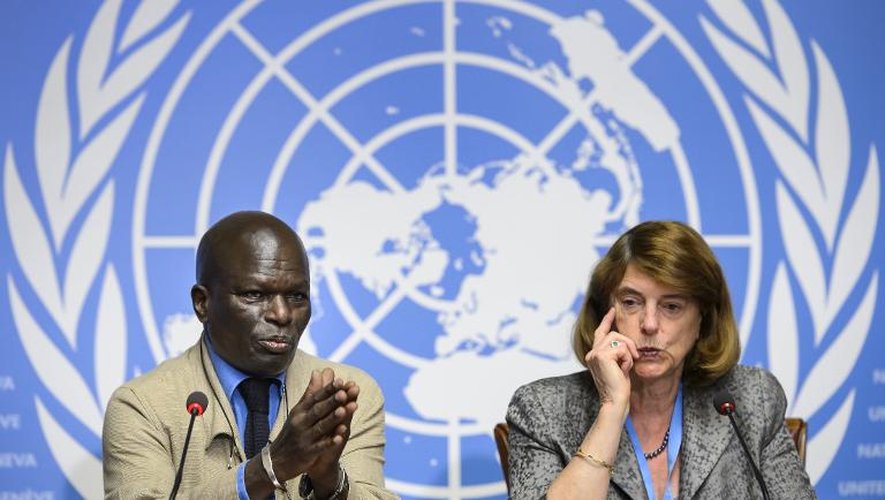 Un membre de la commission d'enquête des Nations unies sur le conflit à Gaza en 2014, Doudou Diene (G) et  la juge américaine Mary McGowan qui préside la commission, lors d'une conférence de pressse à Genève le 22 juin 2015