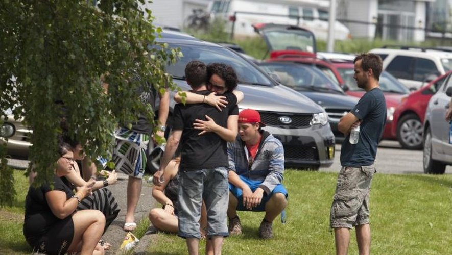 Les familles se retrouvent dans le campement ouvert en urgence dans un des lycées de Lac-Mégantic, au Québec, le 7 juillet 2013