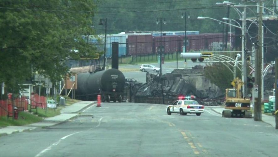 Accident de train au Canada: incendies maîtrisés