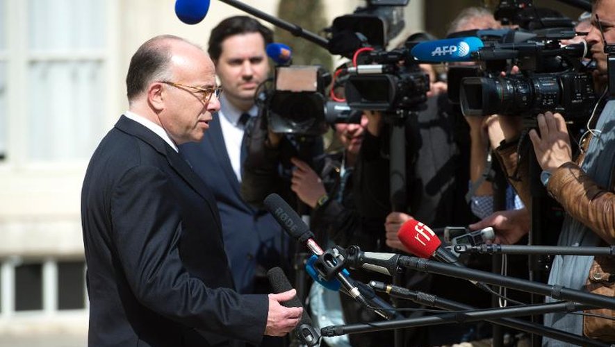 Le ministre de l'Intérieur  Bernard Cazeneuve face aux journalistes à l'issue du Conseil des ministres le 23 avril 2014 à l'Elysée à Paris