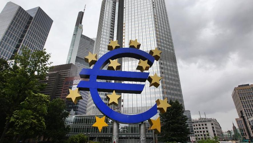 Le logo de l'euro sur le siège de la BCE à Frankfort, le 22 juin 2015
