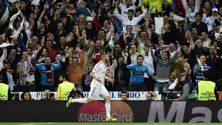 L'attaquant français du Real Madrid, Karim Benzema, célèbre son but inscrit face au Bayern Munich, le 23 avril 2014 en demi-finale aller de Ligue des Champions, au Santiago-Bernabeu à Madrid