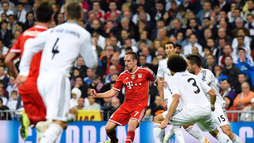 Le milieu français du Bayern Munich, Franck Ribéry (c), le 23 avril 2014 en demi-finale aller de la Ligue des Champions, contre le Real Madrid au Santiago-Bernabeu