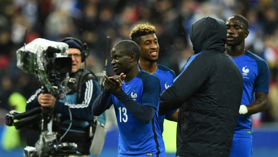 Le milieu N'Golo Kanté (N.13) à la fin du match amical France - Russie, le 29 mars 2016 au Stade de France