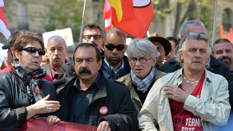 Bernadette Groison (FSU), Philippe Martinez (CGT) et Jean-Claude Mailly (FO) lors du défilé de la fête du travail le 1er mai 2016 à Paris