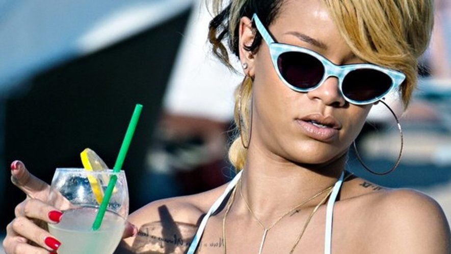VIDEO : Rihanna complètement ivre au concert des Kings of Leon en Pologne