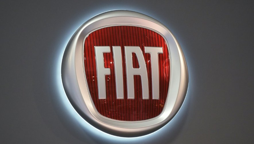 Le constructeur automobile Fiat Chrysler (FCA) va fournir une centaine de véhicules au géant internet américain Alphabet, maison mère de Google, afin de permettre à ce dernier d'étendre ses tests de voitures autonomes sans chauffeur