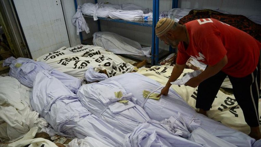 Des corps de Pakistanais morts pendant la canicule, entassés le 23 juin 2015 à la morgue Edhi de Karachi