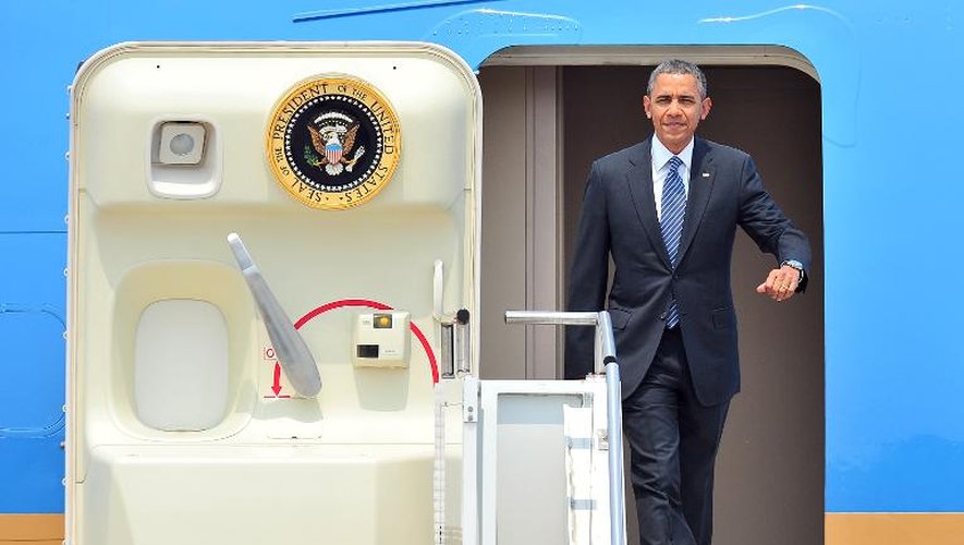Le président américain Barack Obama arrive en Corée du Sud, sur la base aérienne de Pyeongtaek, au sud de Séoul, le 25 avril 2014