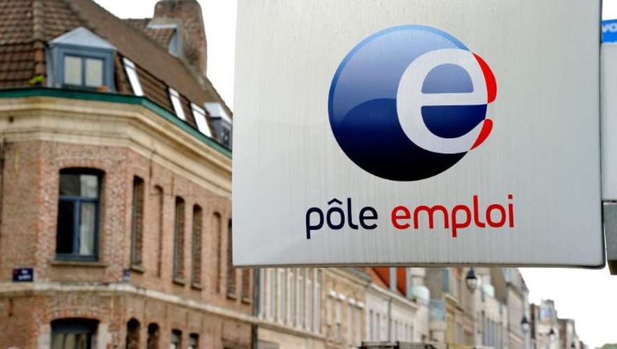 Le panneau d'une agence Pôle emploi à Lille le 4 juin 2013