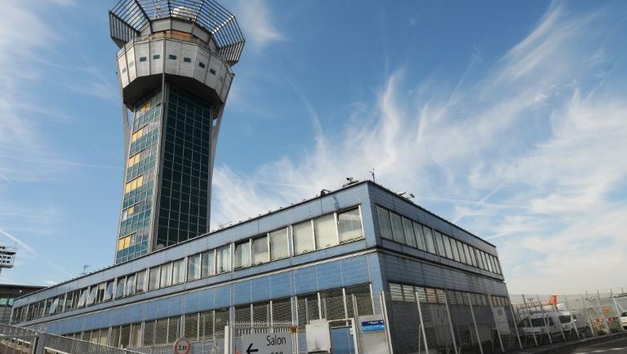 La tour de contrôle à l'aéroport d'Orly, le 20 juillet 2010