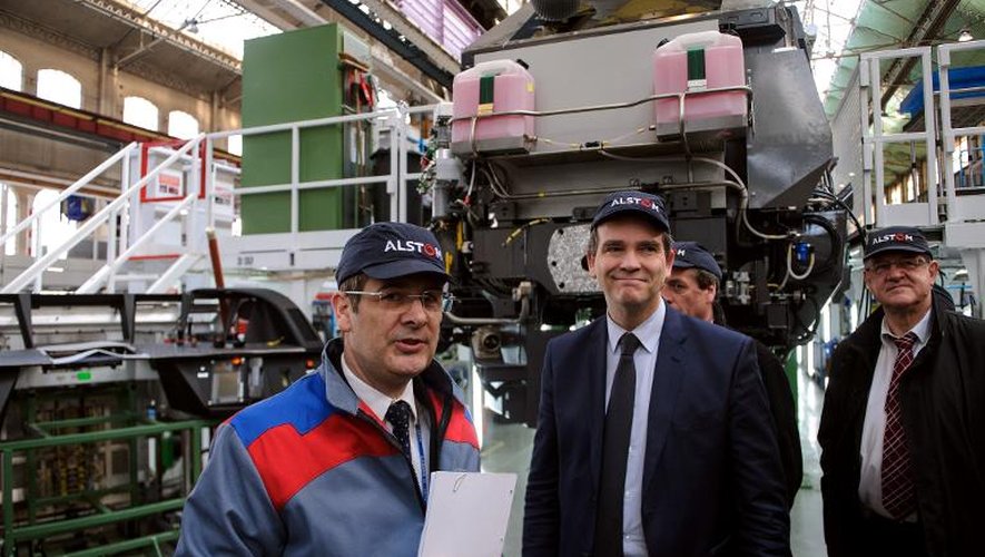 Le ministre de l'Economie Arnaud Montebourg visite le site Alstom à Belfort le 22 mars 2013
