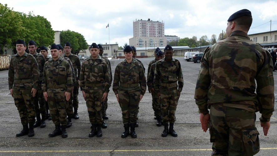Les recrues du Service militaire volontaire lors d'un exercice le 27 avril 2016 à Montigny-lès-Metz