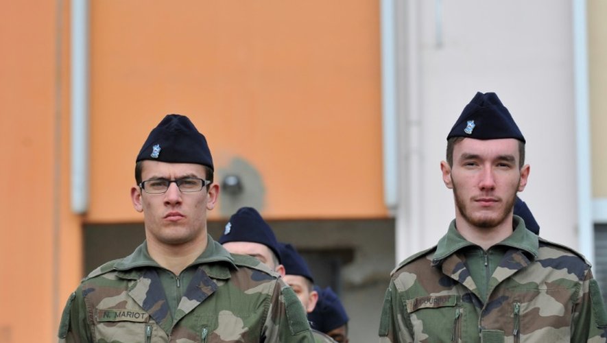 Des recrues du Service militaire volontaire lors d'un exercice le 27 avril 2016 à Montigny-lès-Metz