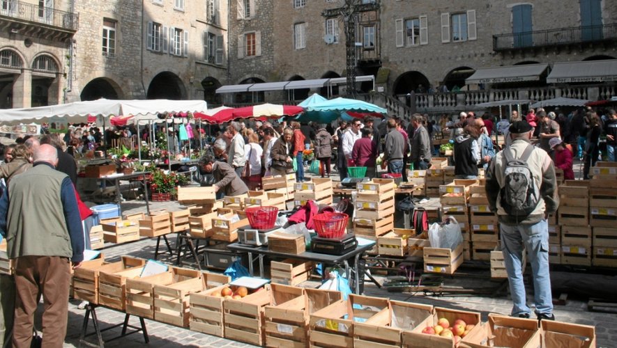 Très prisé le jeudi matin, le marché de Villefranche espère aussi attirer du monde le samedi matin, et ce, dès le 3 mai.