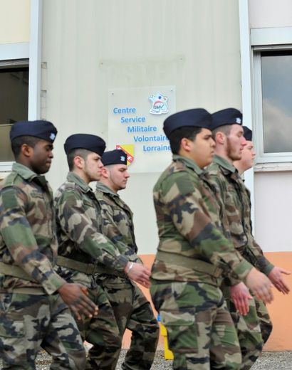 Les recrues du Service militaire volontaire lors d'un exercice le 27 avril 2016 à Montigny-lès-Metz