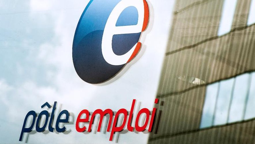 Le logo de Pôle emploi le 26 mars 2014 de l'agence de La Madeleine près de Lille