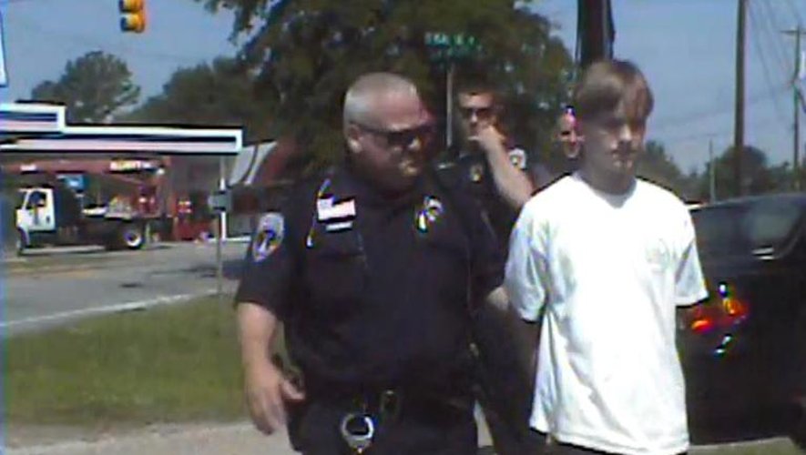 Photo fournie par la police de Dylan Roof lors de son arrestation le 18 juin 2015 à Charleston