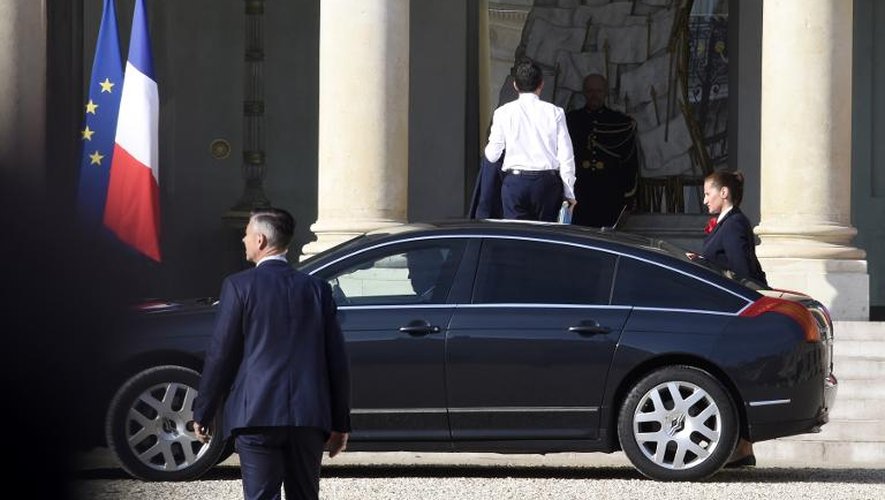 Le Premier ministre Manuel Valls à son arrivée le 25 juin 2015 à l'Elysée pour le Conseil de défense