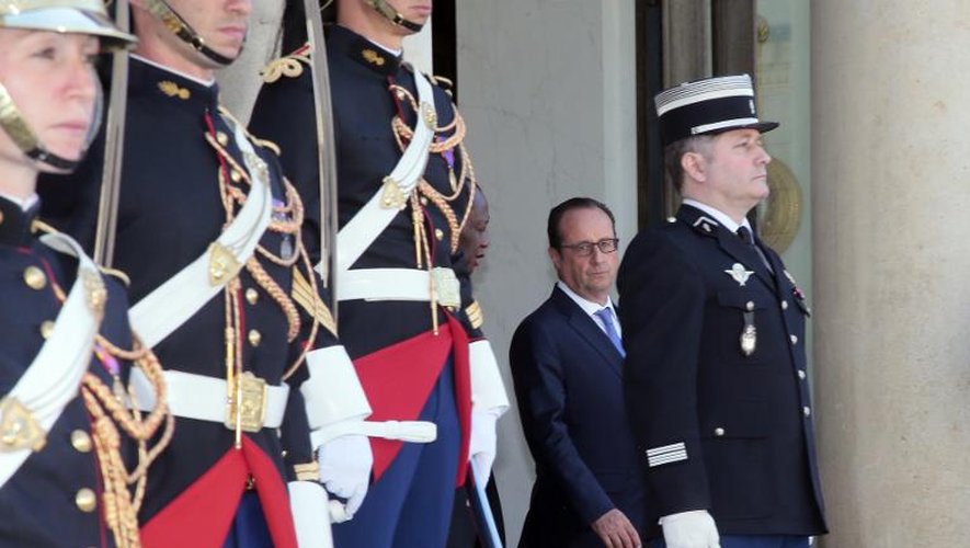 François Hollande le 16 juin 2015 sur le perron de l'Elysée à Paris