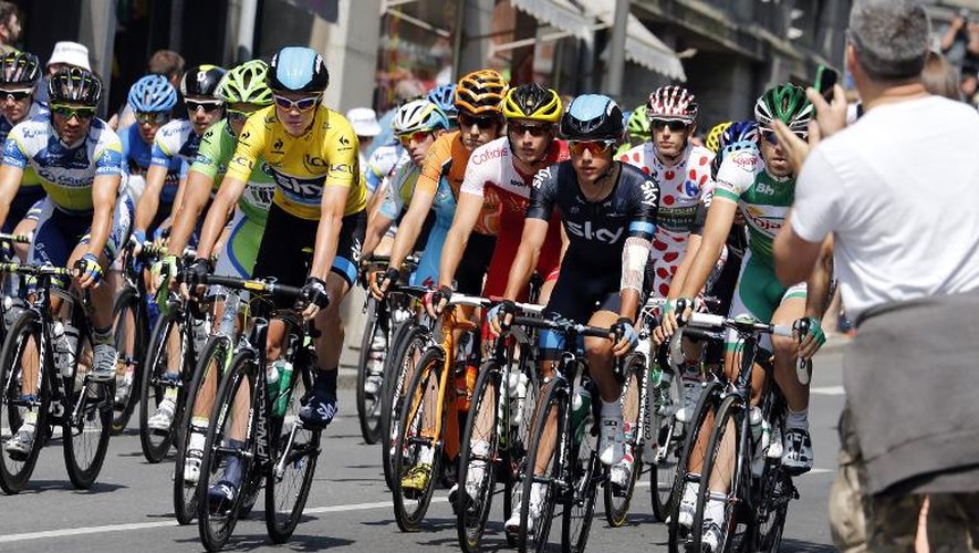 Le peloton du Tour de France, lors de la 12e étape le 11 juillet 2013 entre Fougères et Tours