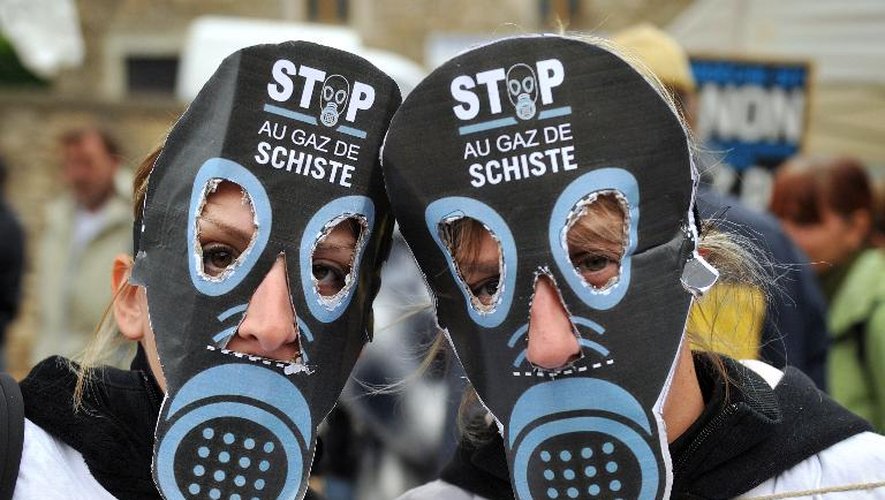 Des manifestants opposés à l'extraction des gaz de schiste, le 23 octobre 2011 à Barjac, dans l'Ardèche
