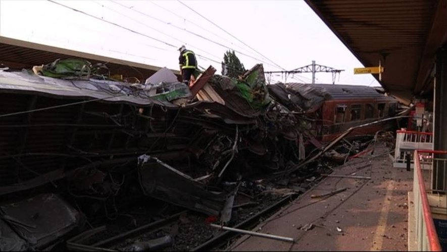 Essonne: un train déraille, plusieurs morts
