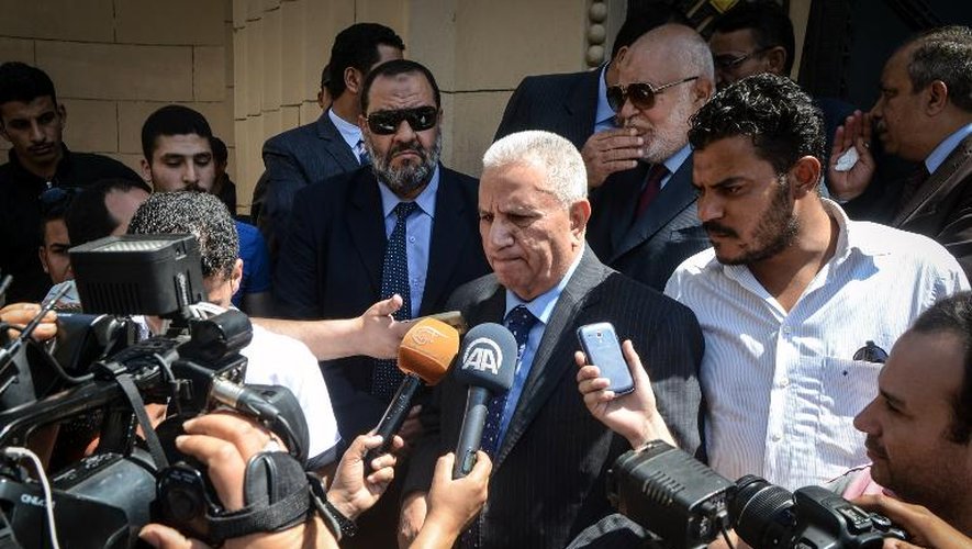 Mohamed Damaty, membre d'un groupe d'avocats défendant 42 partisans du président islamiste déchu Mohamed Morsi, le 27 avril 2014 au Caire