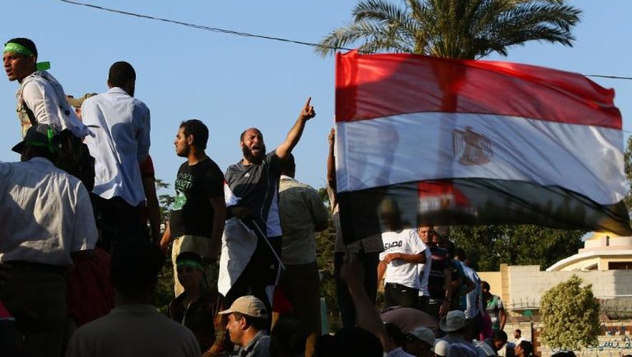 Des partisants du président déchu Mohamed Morsi, réunis au Caire le 12 juillet 2013
