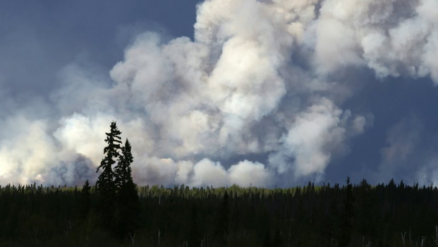 Les incendies persistent près de Fort McMurray (province de l'Alberta), le 5 mai 2016