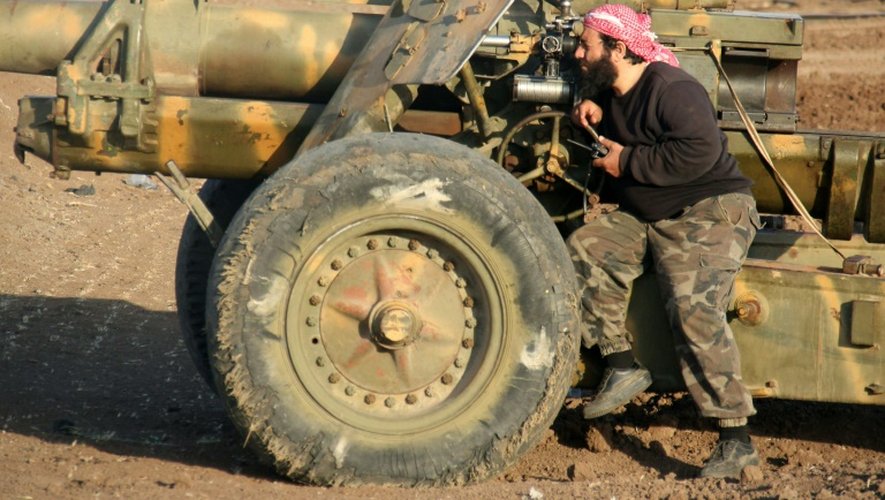 Un combattant rebelle près d'Alep, le 5 mais 2016