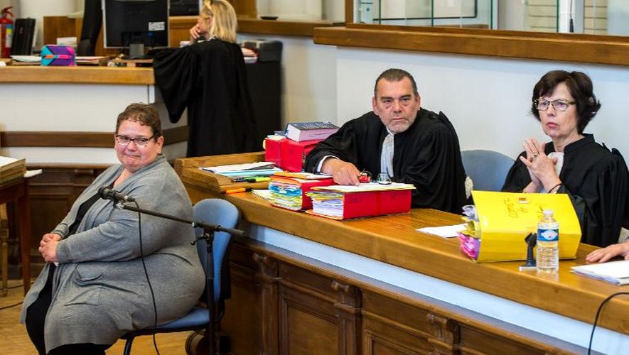 Dominique Cottrez et ses avocats Franck Berton et Marie-Helene Carlier à l'ouverture de son procès le 25 juin 2015 à Douai