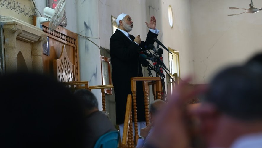 Le chef du Hamas dans la bande de Gaza, Ismail Haniya, prononce un discours pendant la prière de vendredi dans une mosquée à Gaza, le 6 mai 2016