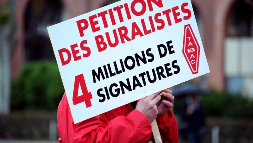 Des buralistes manifestent à Toulouse le 30 mai 2013